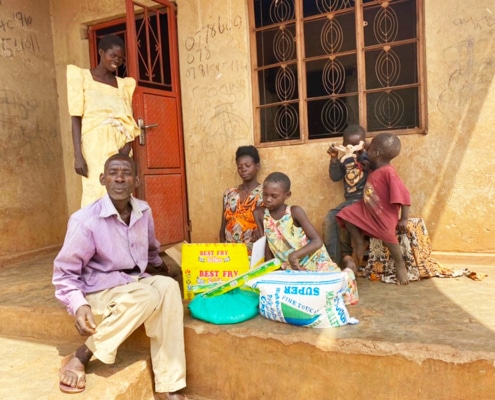 Distributing donated food